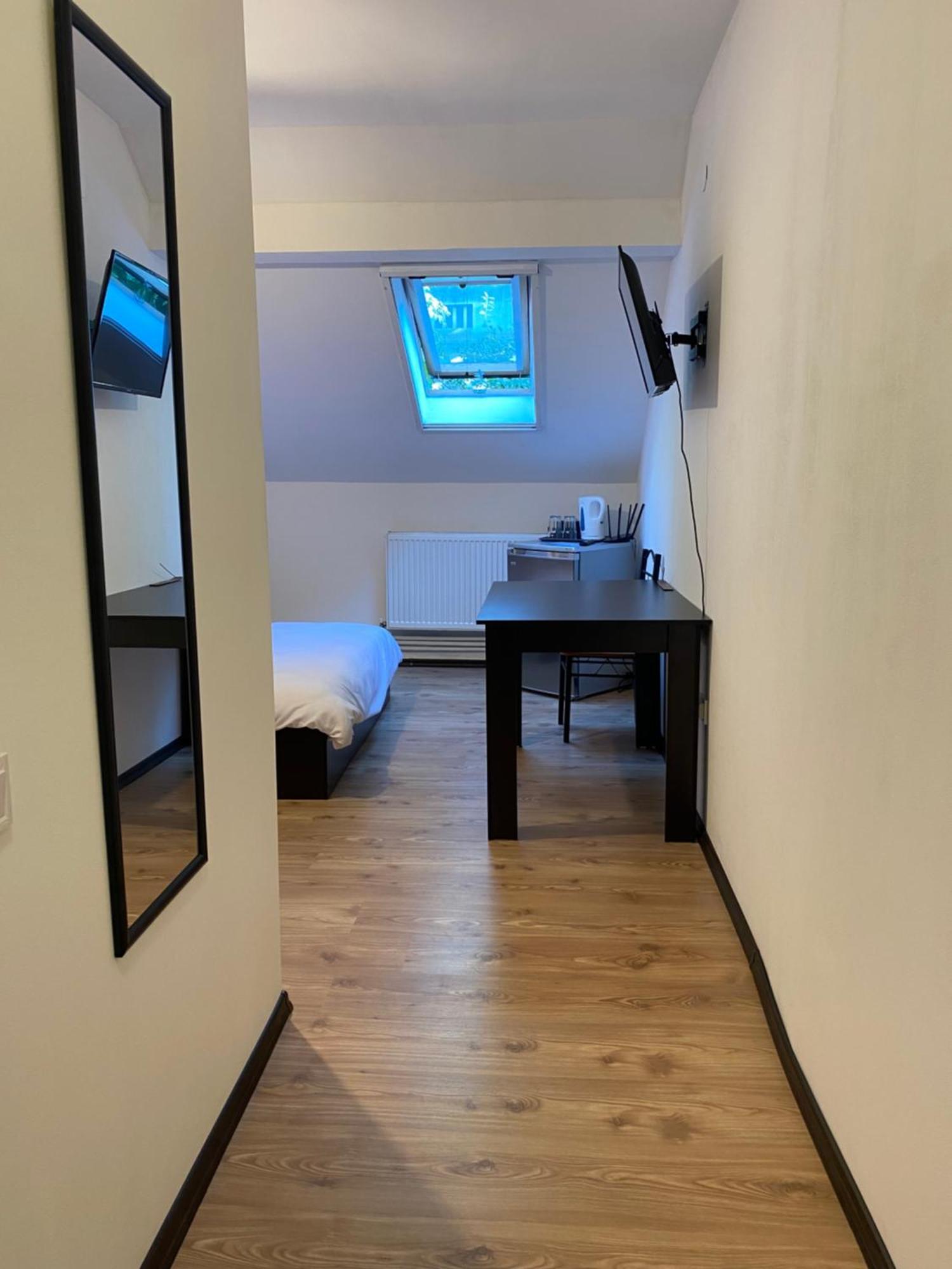 Steve Rooms Iasi Exterior photo